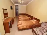 Комната люкс с 2 односпальными и 1 двуспальной кроватью