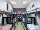 Кровать в 8-местной общей мужской комнате
