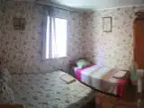 3-местный номер эконом с 1 односпальной и 1 двуспальной кроватью (удобства вне комнаты)