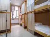 Койко-место в мужском номере с 6 кроватями с общей ванной комнате