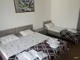 Трехместный номер с большой кроватью