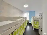 Кровать в 6-местном общем номере