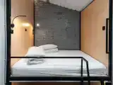 Номер с мансардным окном, двухспальной кроватью и небольшим диваном (Roof DBL)