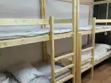 Кровать в 8-местном общем мужском номере