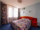 2-комнатный номер полулюкс с 1 двуспальной кроватью