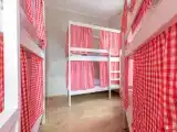 Кровать в 6-ти местном женском номере