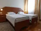 Стандартный двухместный номер (с двумя односпальными кроватями)