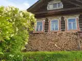 Коттедж с балконом и с красивым видом из окна