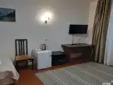 Двухместный номер с двумя отдельными кроватями и туалетной комнатой