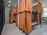 Кровать верхняя в 6-местном общем номере