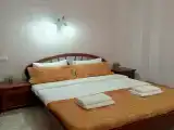 Трехместный номер с двуспальной и односпальной кроватями