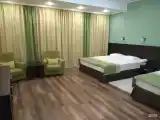Номер полулюкс с 1 односпальной и 1 двуспальной кроватью