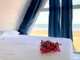 Шестиместный коттедж у моря с сауной
