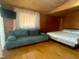 Коттедж с балконом и с красивым видом из окна