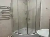 Двухместный номер с двумя раздельными кроватями и диваном