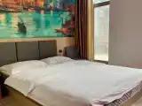 Номер с одной двуспальной кроватью с окном и с балконом (211)
