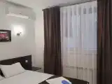 Стандартный двухместный номер без балкона (вид на стенку)