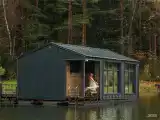 Дом на воде с панорамным окном и сауной