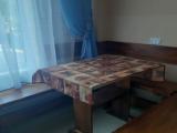 квартира с двухъярусной трёхспальной кроватью, на 2 этаже, кухня и спальня раздельные, балкон (2.6)
