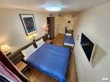 Трехместный номер с видом в город