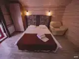 Коттедж с балконом и с красивым видом из окна