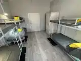 Кровать в общем номере с панорамным видом
