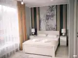 Трёхместный номер с балконом и видом на горы