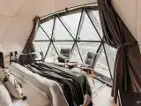 Геокупол с 1 односпальной и 1 двуспальной кроватью Весна
