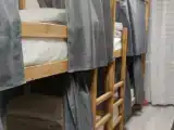 Кровать в общем номере (женский номер) (общая ванная комната)