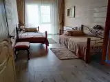 Коттедж с красивым видом из окна