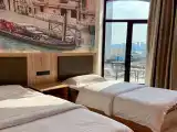 Номер с двумя односпальными кроватями с окном и с балконом (321, 205)