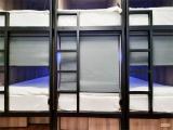 Место в "мужском" бюджетном шестиместном номере