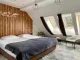 Лофт с мансардными окнами 4*