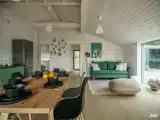 Просторный коттедж на склоне.