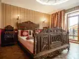 Хоромы из двухъ покоевъ для четырехъ особъ съ купальнѣй