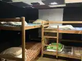 Кровать в 6-местном общем женском номере