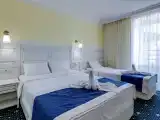 Трехместная комната маленький балкон с видом на море 5-этаж