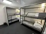 Мужская капсула с красивым видом из окна
