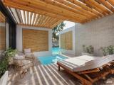 SEA VILLAGE LUXE SWIM UP