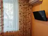 Небольшой номер с двухспальной кроватью