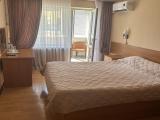 2-местный номер улучшенный стандарт с 1 двуспальной кроватью балконом