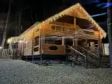 Коттедж с балконом и с красивым видом из окна