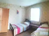 2-местный номер эконом с 2 односпальными кроватями (удобства вне комнаты)