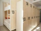 Кровать в 14-местном женском номере