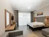 Пятиместный номер с видом на море