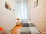 Ложа с двумя односпальными кроватями и санузлом на этаже