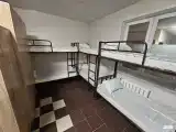 Кровать в 8-местном общем мужском номере (общие удобства)