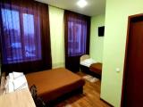 Трехместный номер с двуспальной и односпальной кроватями