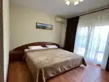 Трехместный