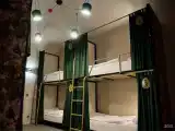 Кровать в мужском общем 8-местном номере